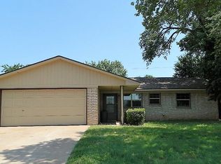 6725 NW Compass Dr, Lawton, OK 73505