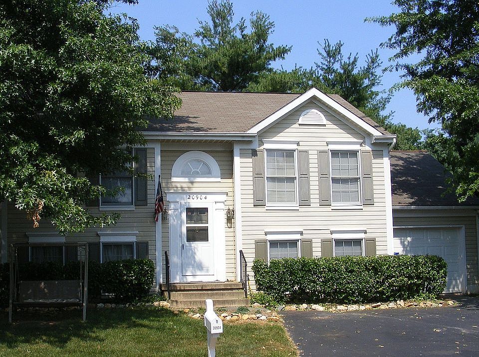 Detached Split-Foyer