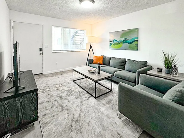 Latah Apartments — Photo 10