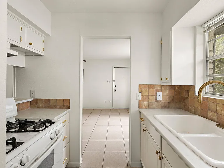 1700 Houston St #203 — Photo 8