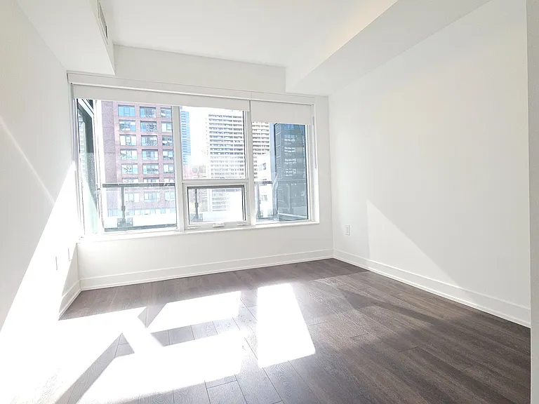 609 Sherbourne St #702 — Photo 6