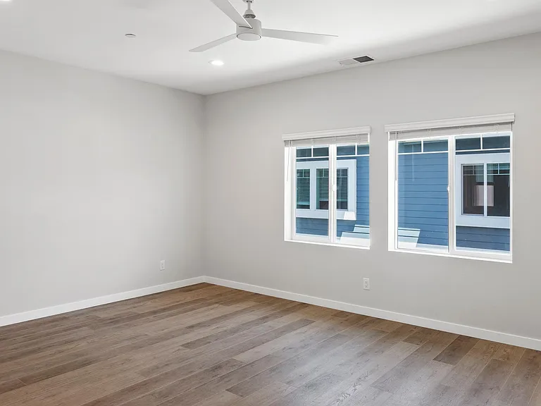 1345 Holly Ave — Photo 16