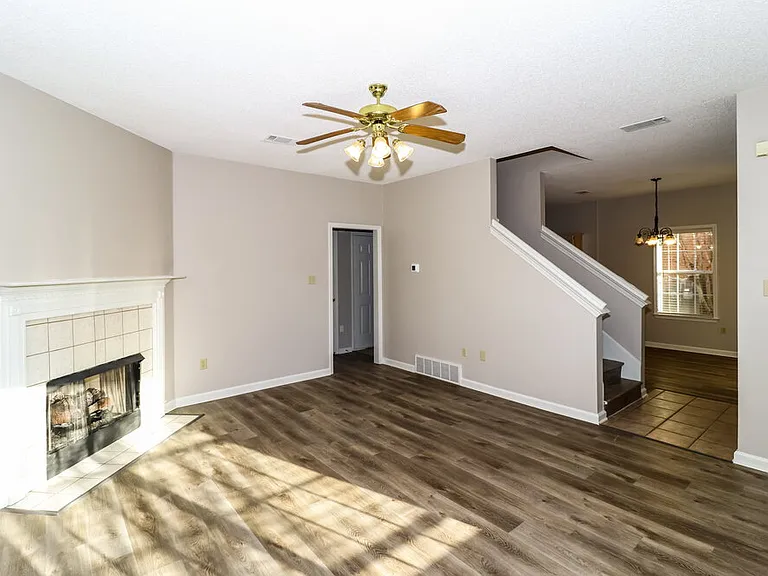 784 Breeze Way — Photo 6