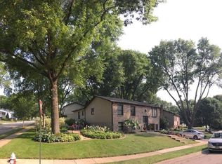 2131 Graham Cir, Dubuque, IA 52002