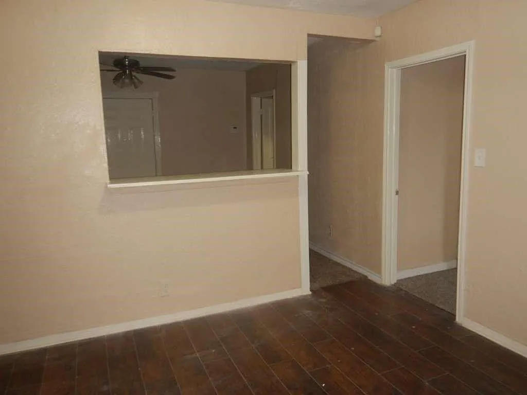 3 bed, 1.0 bath, 1319 sqft, $1,699 — Photo 4