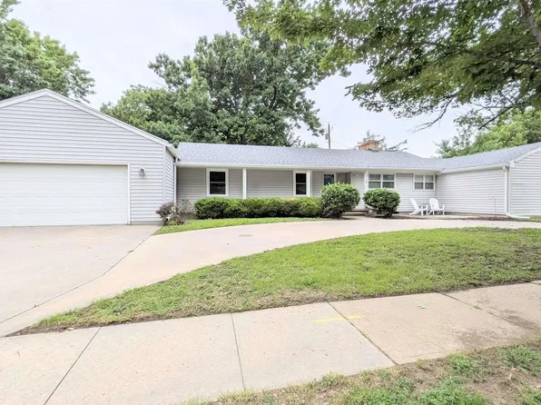 1715 E Wilman Ct, Emporia, KS 66801