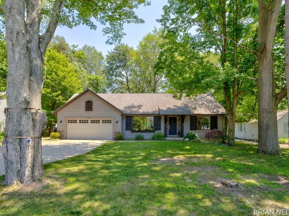 3380 Hollywood Dr, Holland, MI 49424