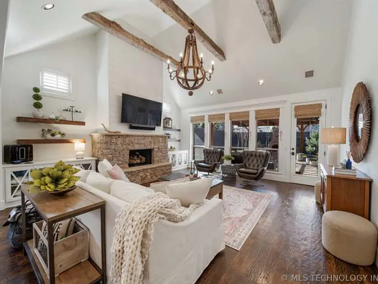 1436 E 35th Pl — Photo 11