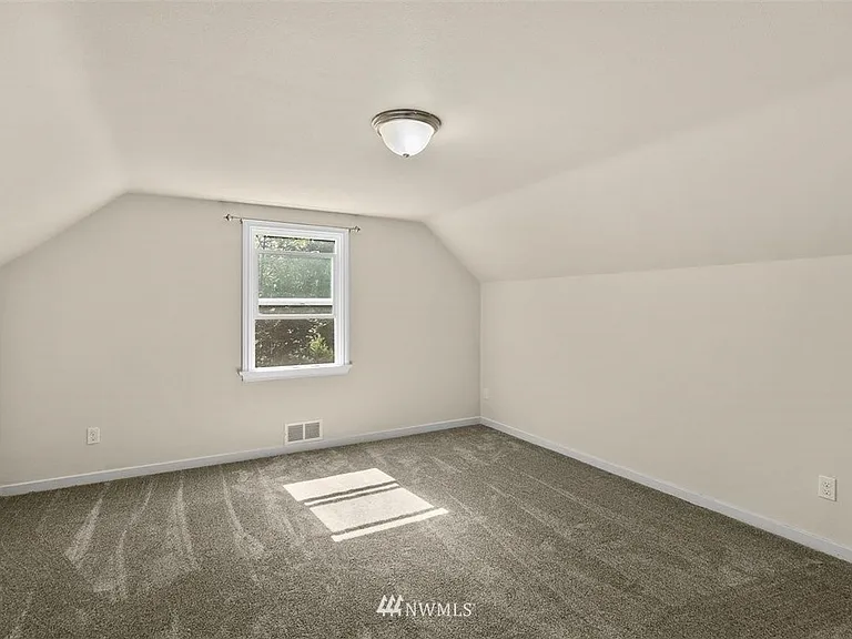 1921 E Valley Hwy — Photo 9