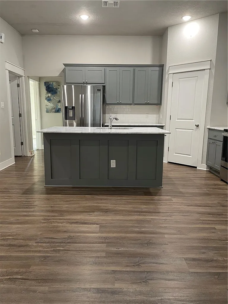 3 bed, 1288 sqft, $2,000 — Photo 3