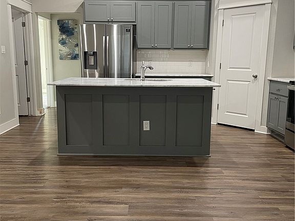 3rd image of 160 Rustic Trce