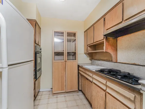 708 East 78th Street image 7 of 27