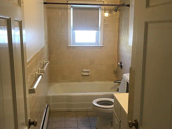 2nd image of 19 Bassett St Unit 3