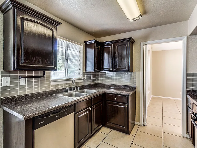 900 Tecate Pl — Photo 10