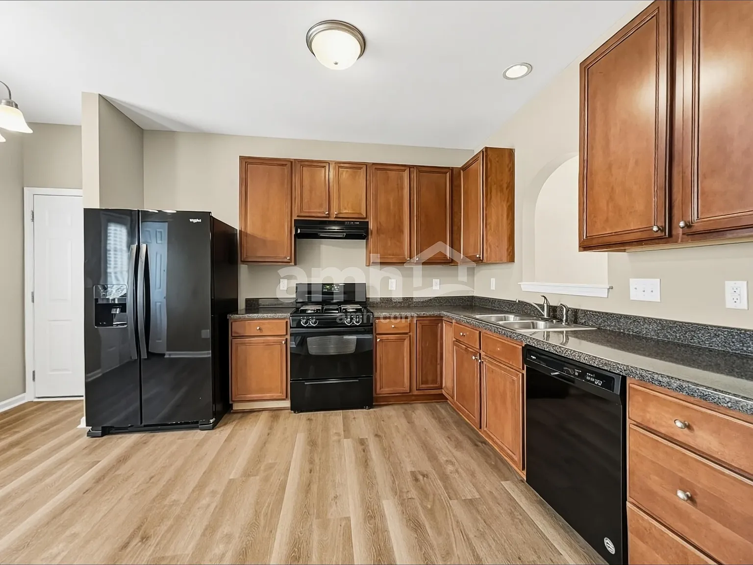 3 bed, 2.5 bath, 1658 sqft, $2,070 — Photo 3