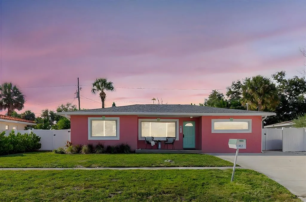 3 bed, 2.0 bath, 1352 sqft, $6,000 — Photo 1
