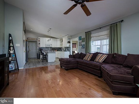 4th image of 17 Mailly Dr