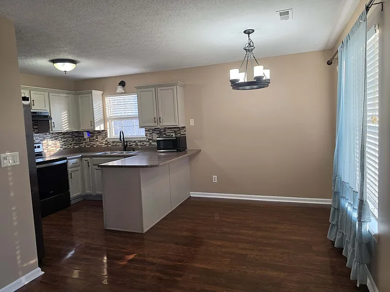 5902 Pine View Ct — Photo 8