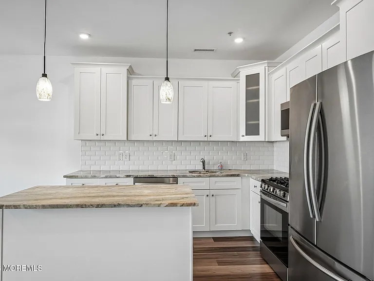 16 Emily Ct — Photo 12