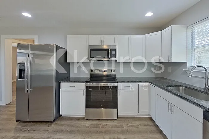 3 bed, 2.0 bath, 1240 sqft, $1,745 — Photo 4