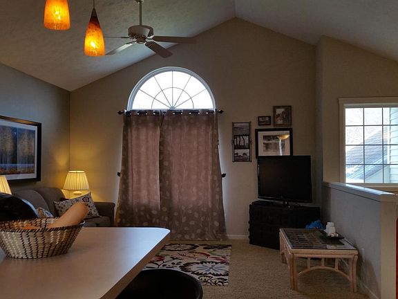 3rd image of 6876 Northway Dr NE