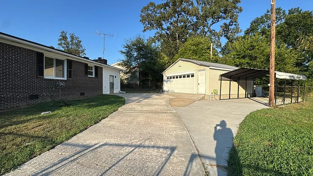 3 bed, 1.5 bath, 1501 sqft, $1,900 — Photo 4