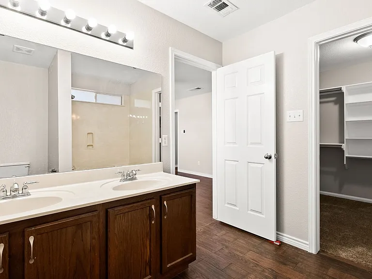 2409 Riley Dr — Photo 7