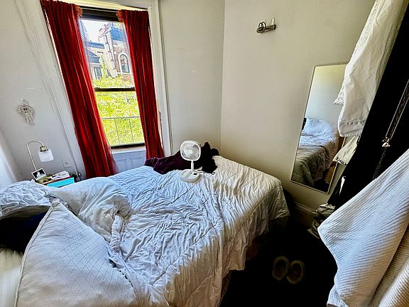 4th image of 321 W 89th St APT 8