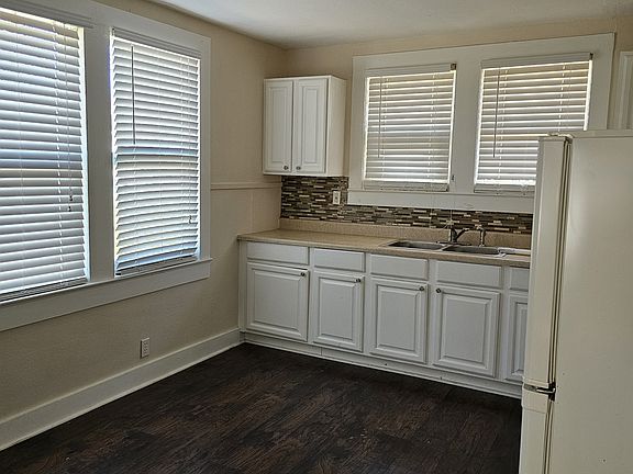 5th image of 411 W 27th St