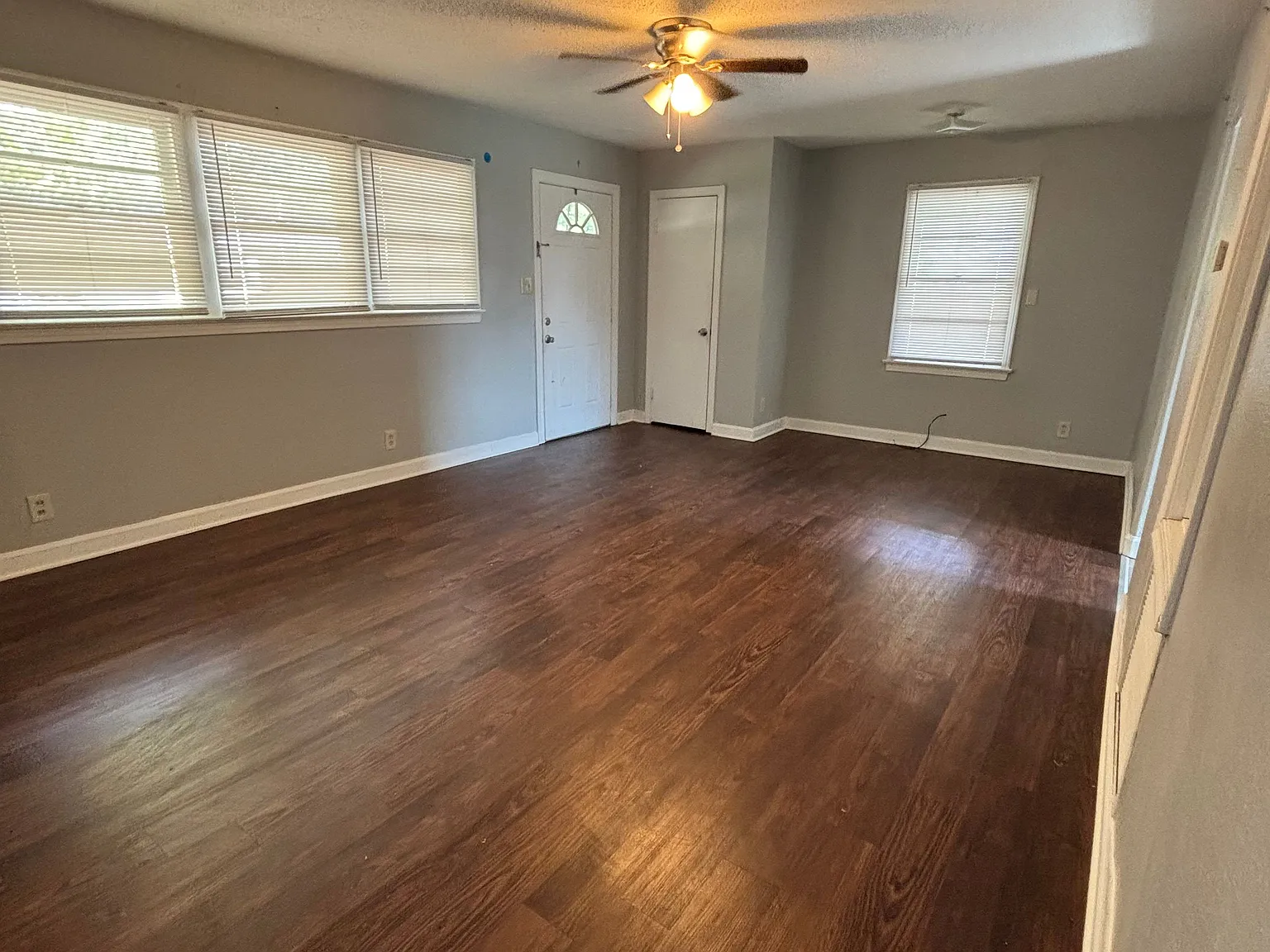 3 bed, 1040 sqft, $1,300 — Photo 2