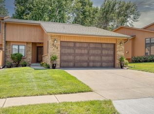 303 E 26th St, Yankton, SD 57078
