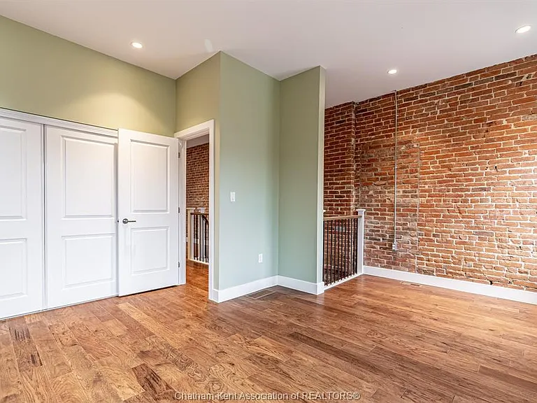 69 King St W #202 — Photo 25