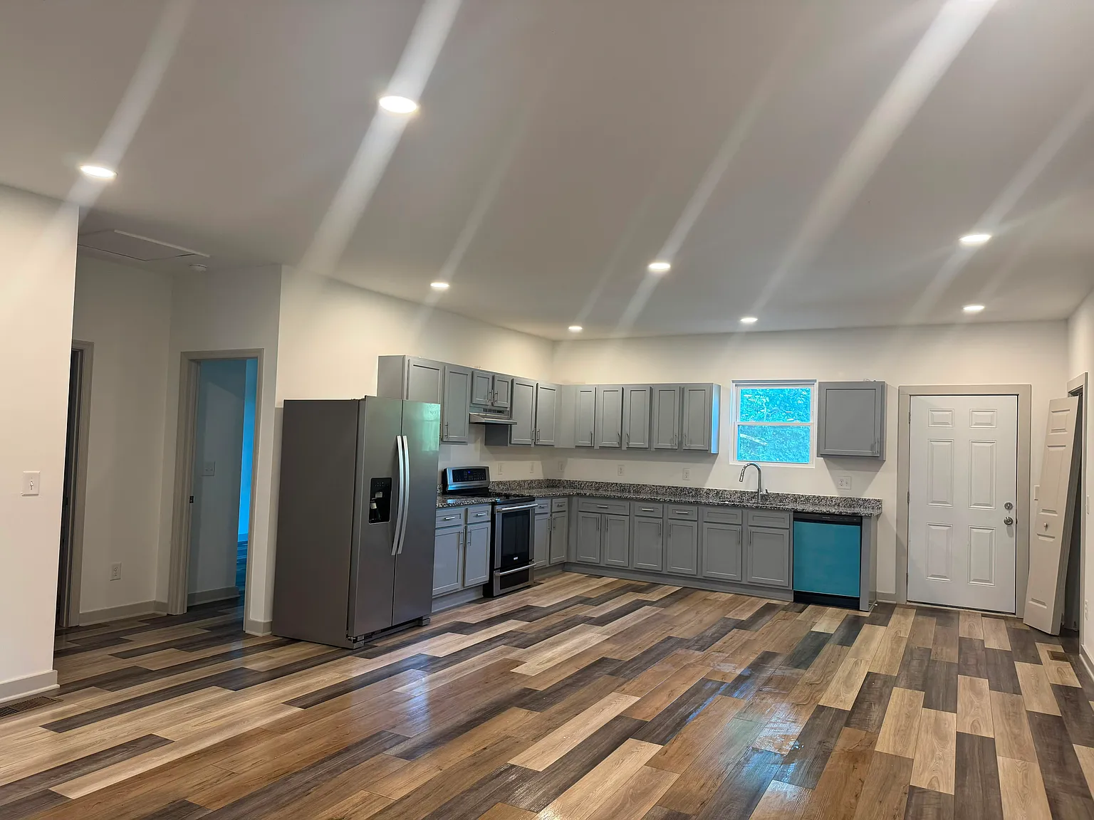3 bed, 1750 sqft, $1,350 — Photo 2