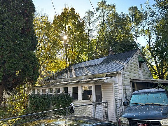 2nd image of 1904 Elder St