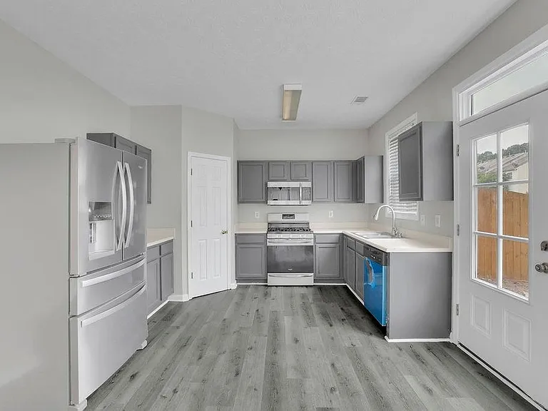 3081 Kentmere Dr — Photo 5
