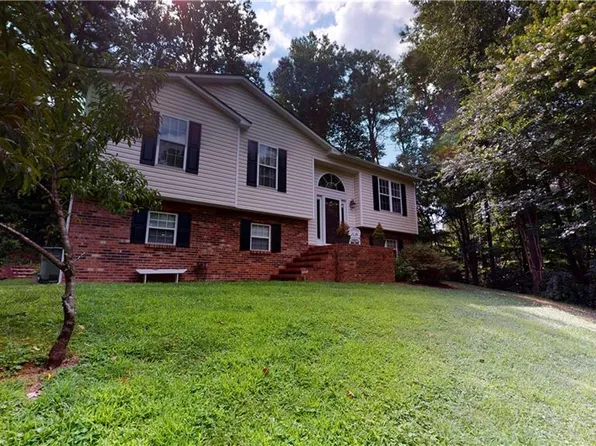 195 Camelia Ct, Mount Airy, NC 27030