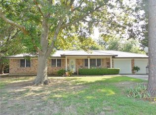 507 E Hayes St, Savoy, TX 75479