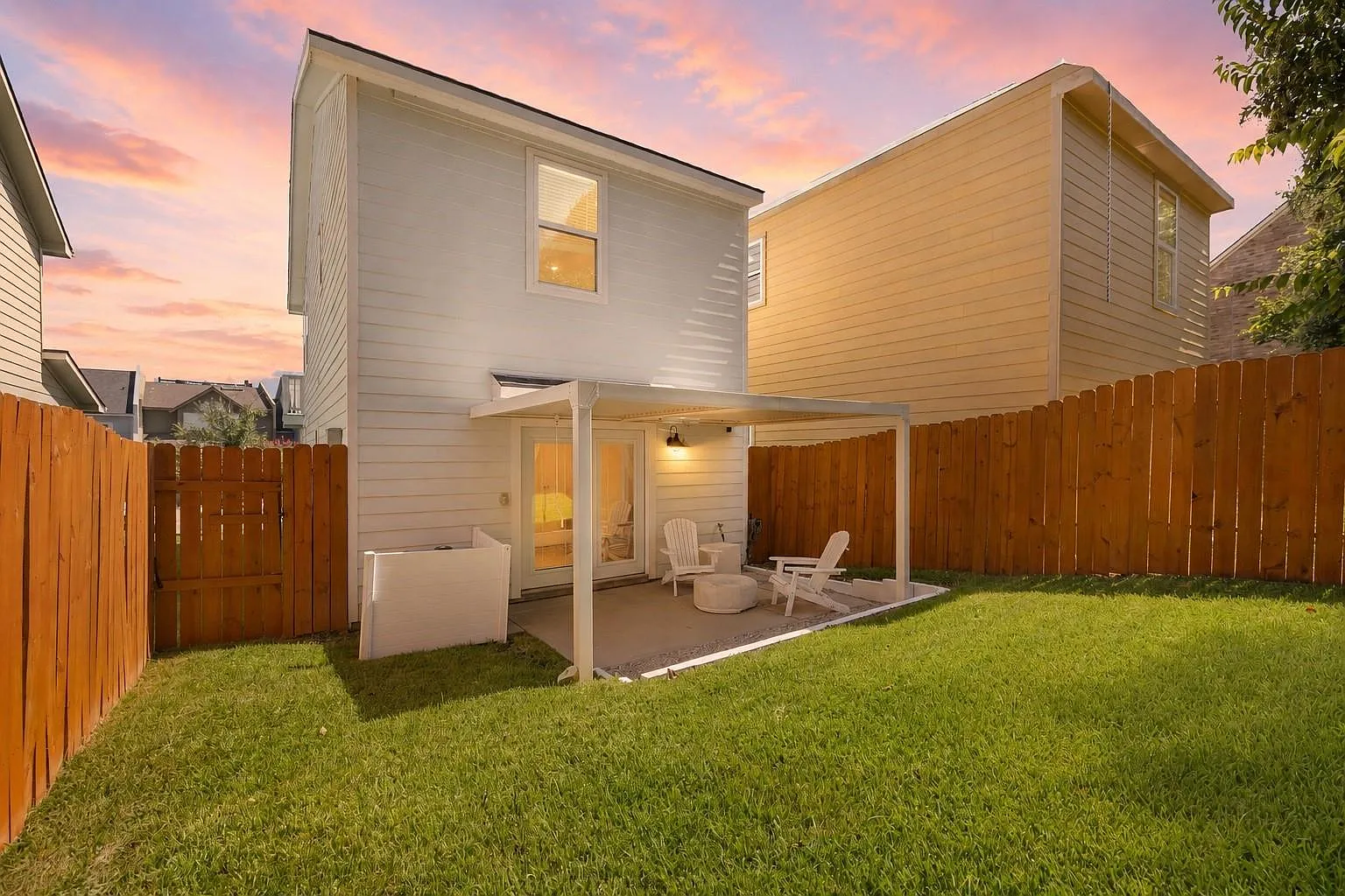 2 bed, 1.5 bath, 1190 sqft, $2,000 — Photo 3