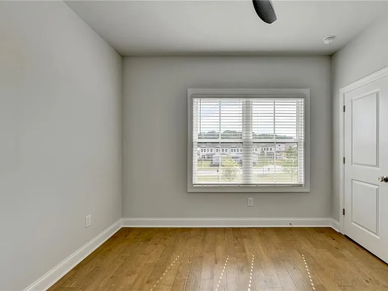 4536 Molder Dr — Photo 56