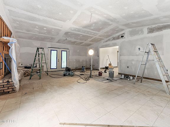 4th image of 5617 Oakridge St