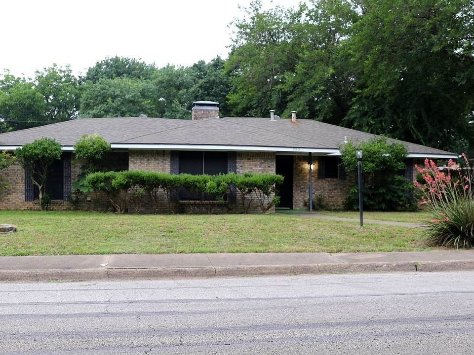 1st image of 220 Bailey Dr