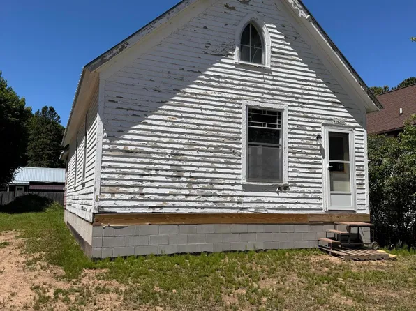 14233 Lake Ave, Grand Marais, MI 49839