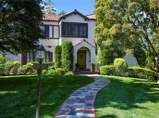 250 Overlook Rd, New Rochelle, NY 10804