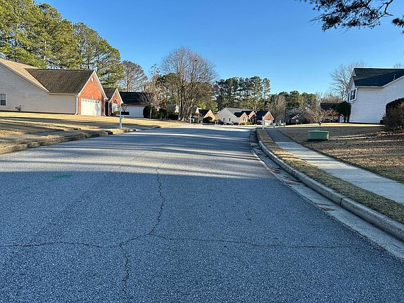 4th image of 2015 Heatherton Rd