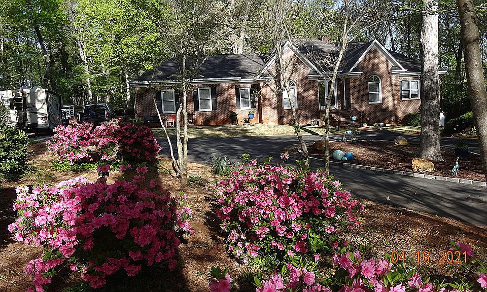 1st image of 202 Valley Oak Dr