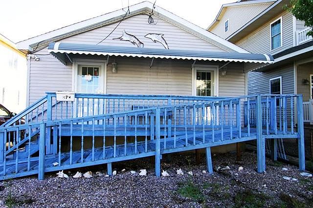 Welcome to 107 W Syracuse!