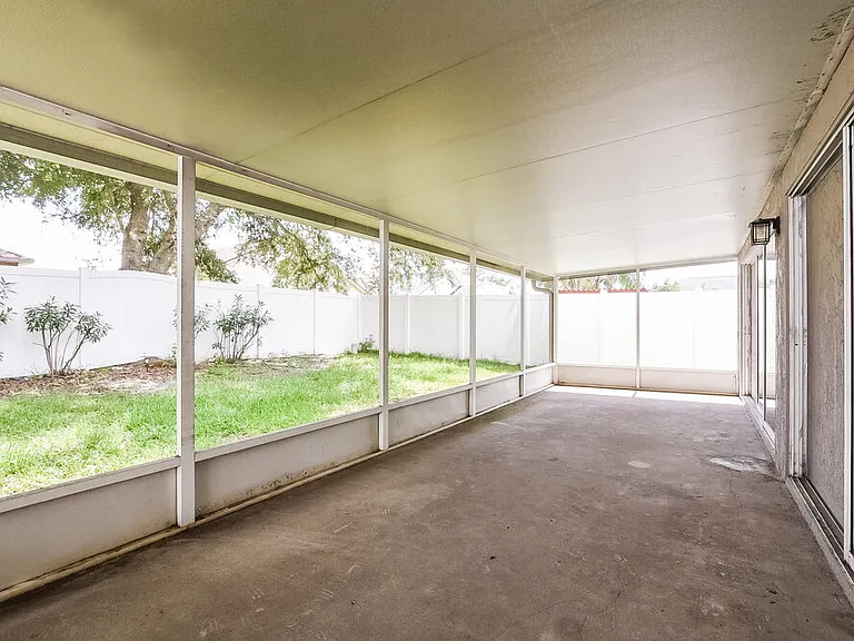1718 Putney Cir — Photo 16