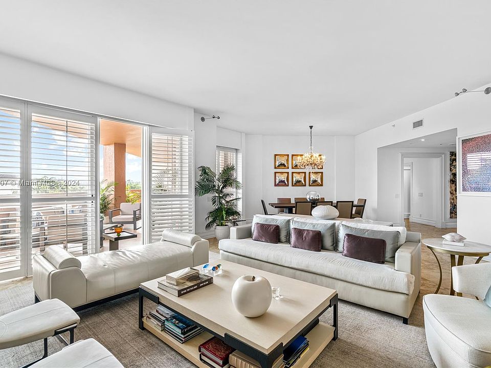 1st image of 10 Edgewater Dr APT 3E