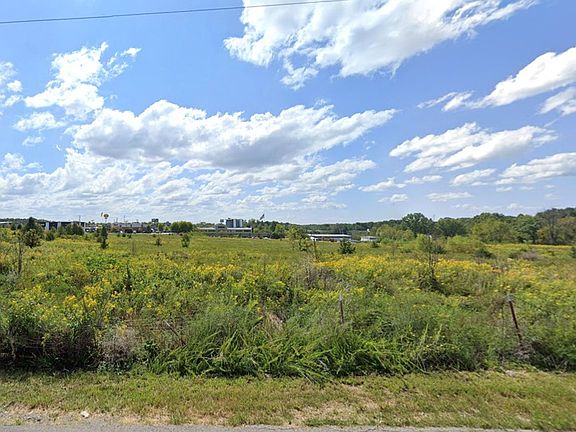 4th image of 969 S Willow Ave