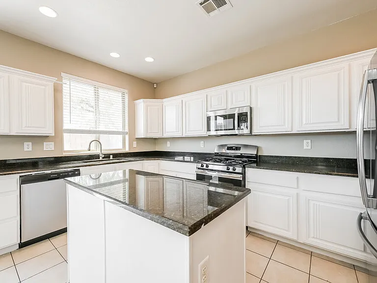 1071 Willjay Ln — Photo 7